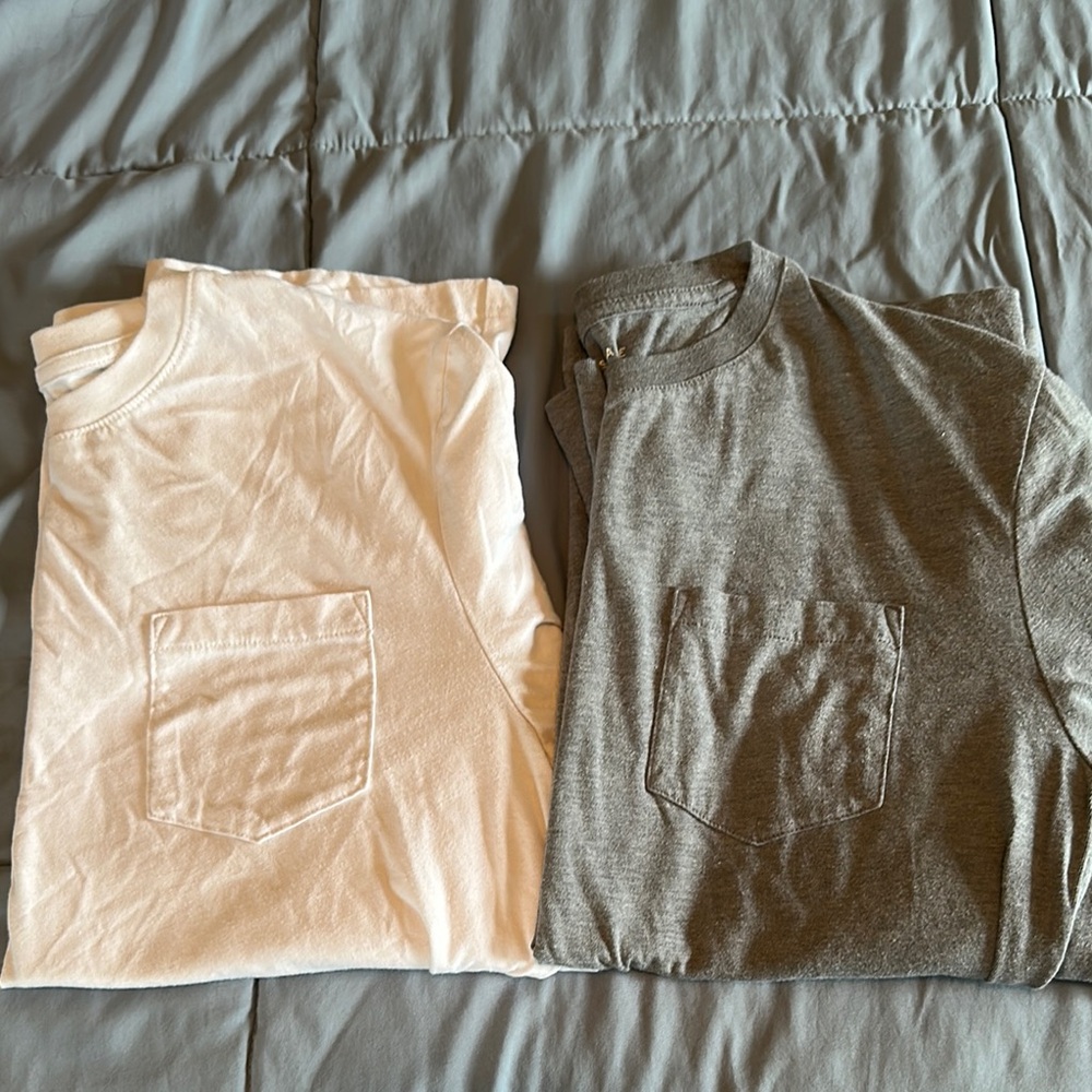 Aeropostale - Two long-sleeved pocket T-Shirts in white and grey